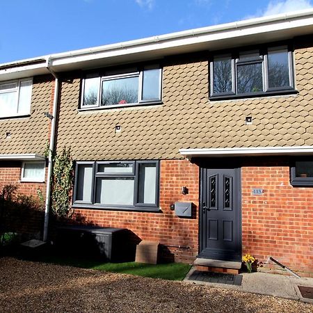 Crown Meadow - 4 Bedroom House - Heathrow - Excellentstays Colnbrook Buitenkant foto