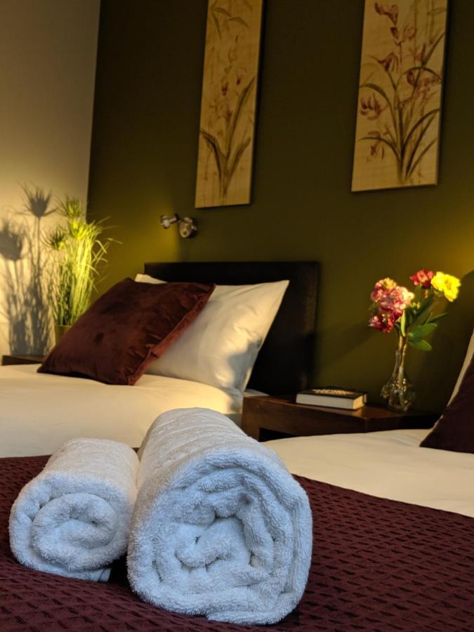 Crown Meadow - 4 Bedroom House - Heathrow - Excellentstays Colnbrook Buitenkant foto