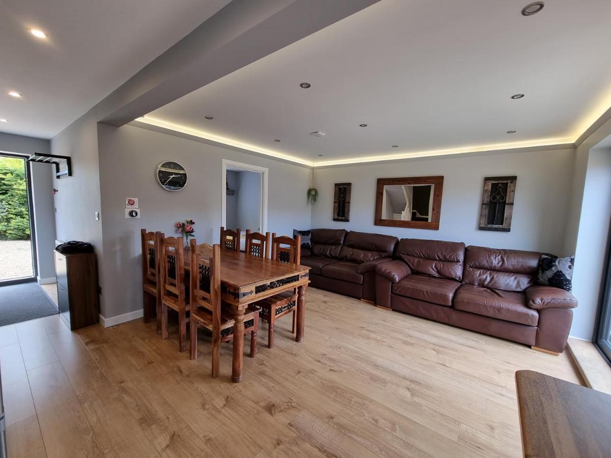 Crown Meadow - 4 Bedroom House - Heathrow - Excellentstays Colnbrook Buitenkant foto