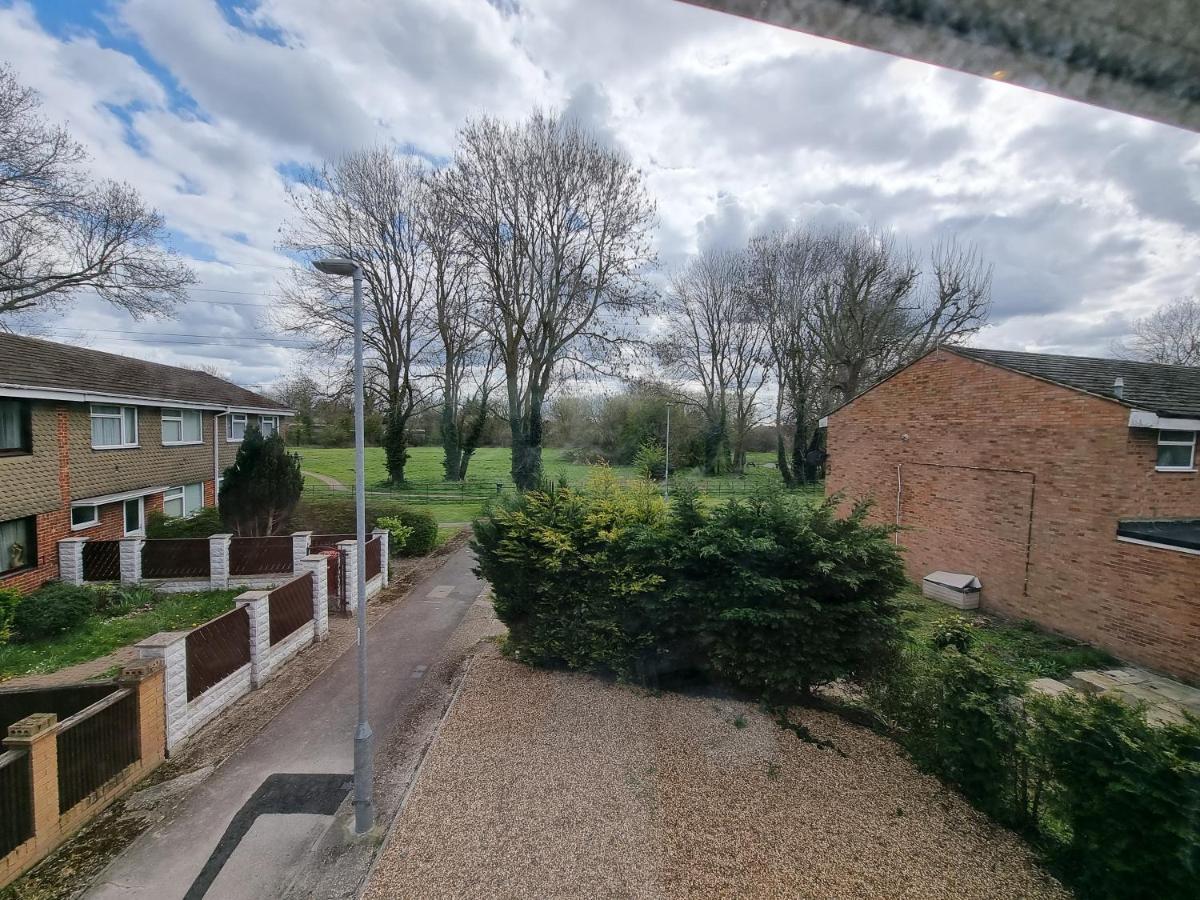 Crown Meadow - 4 Bedroom House - Heathrow - Excellentstays Colnbrook Buitenkant foto
